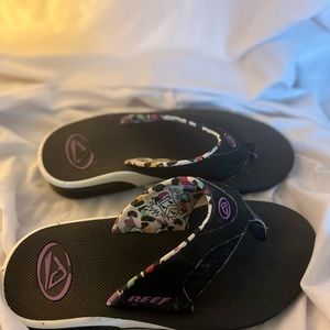 Reef women’s flip flops in like new condition